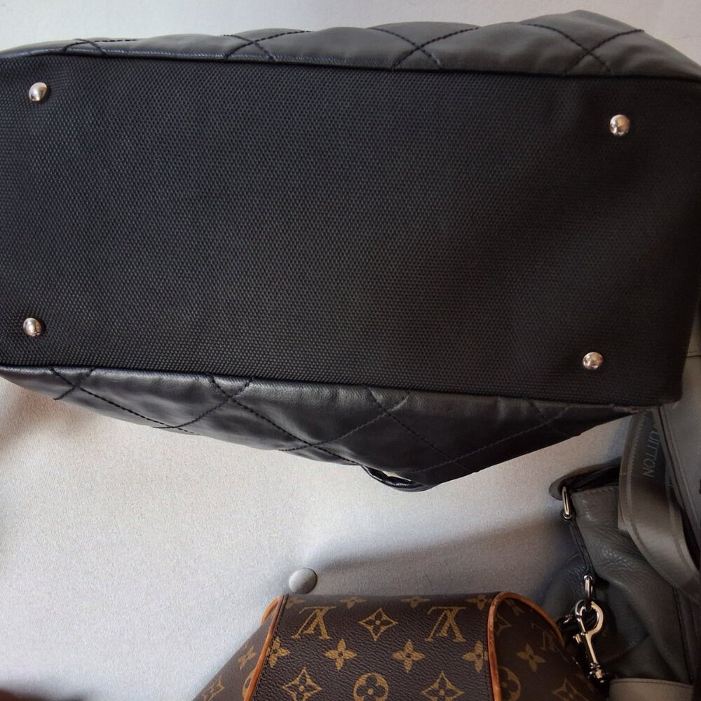 Authentic Chanel black tote bag - Picture 11 of 14